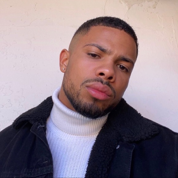 Profile Picture of Gilmore David (@gd223916) on Poshmark