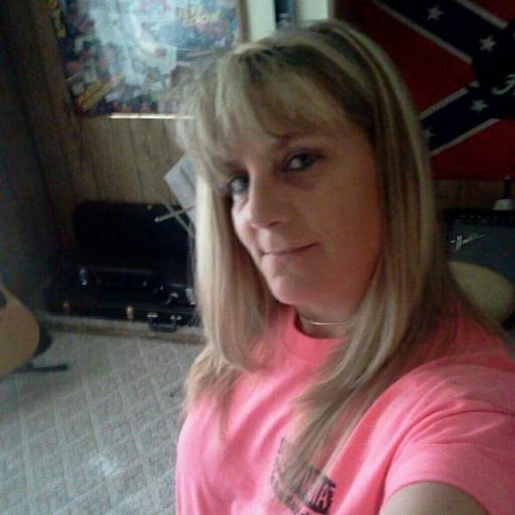Profile Picture of Karen Burnside (@karenb70) on Poshmark