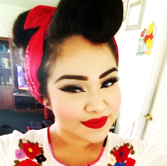 Profile Picture of Ruby Robles (@redrubyy93) on Poshmark
