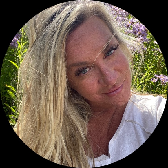 Profile Picture of Lisa Putman (@thankful4) on Poshmark