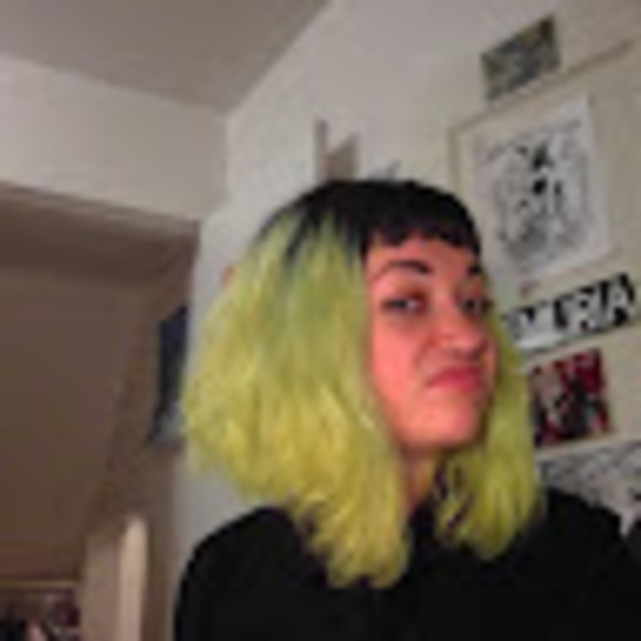 Profile Picture of Victoria Brindise (@dearwind) on Poshmark