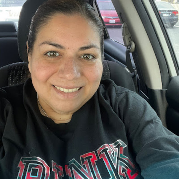 Profile Picture of Giselle Rivera (@giselleriver825) on Poshmark