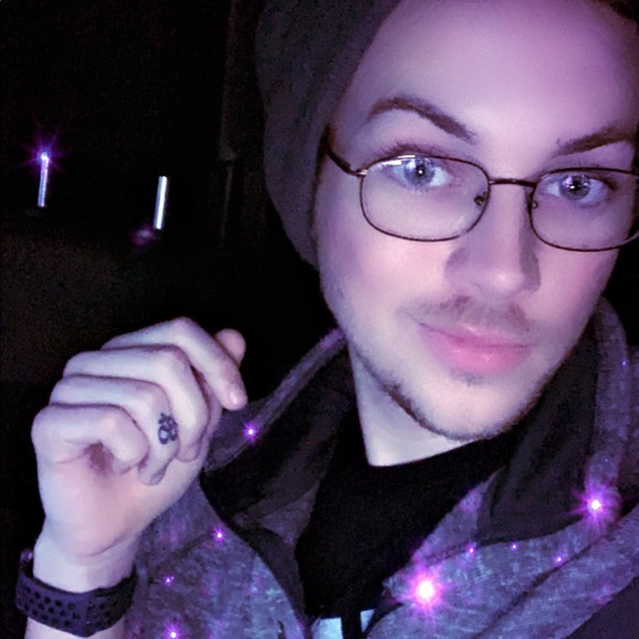 Profile Picture of James Ryan (@iamjamesq) on Poshmark