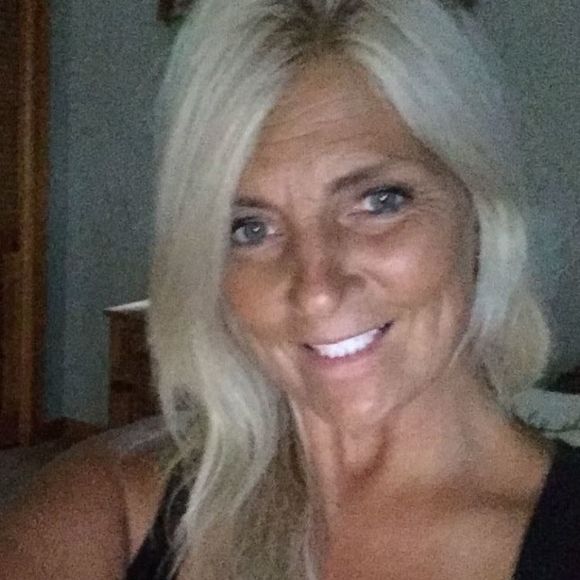 Profile Picture of Tay Baronowski (@taybaronowski) on Poshmark