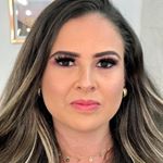 Profile Picture of Adriana Andrade (@ameninaquemoralaemcasa) on Instagram