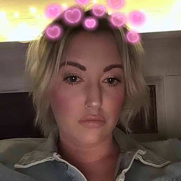 Profile Picture of Katie Manning (@kmm422) on Poshmark