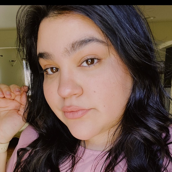 Profile Picture of Jorlian Wynes (@jorlianm6) on Poshmark