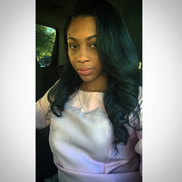 Profile Picture of Andrea Stanford (@andreastanford) on Poshmark