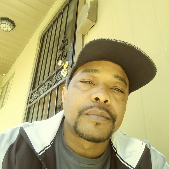 Profile Picture of Kenneth White (@kennethwhite) on Poshmark