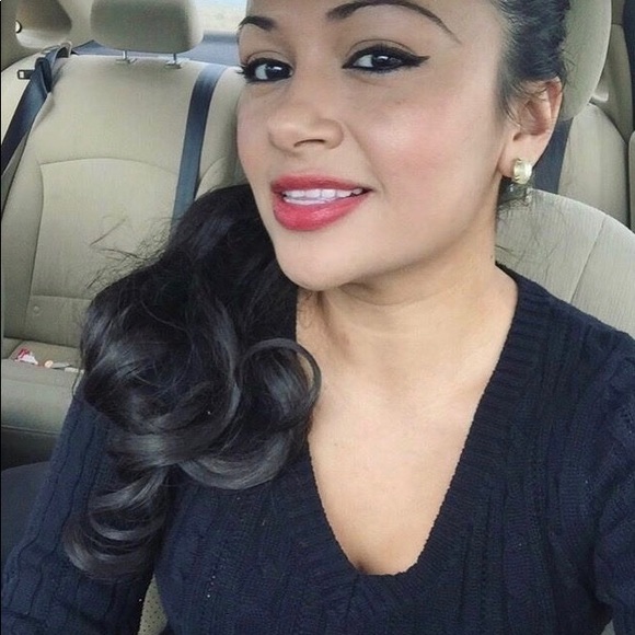 Profile Photo of Alma Chavez (@venus_vel) on Poshmark