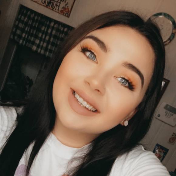 Profile Picture of Hannah Mcdaniel (@hnm_2915) on Poshmark