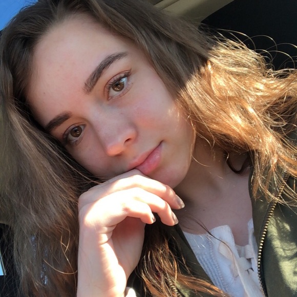 Profile Picture of Abbygail Krapfl (@abbygailkrapfl) on Poshmark