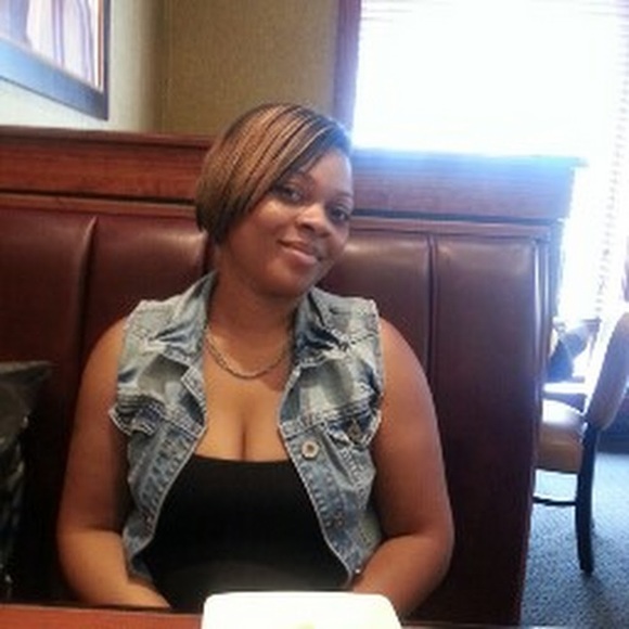 Profile Picture of Amanda Womack (@amandawomack791) on Poshmark