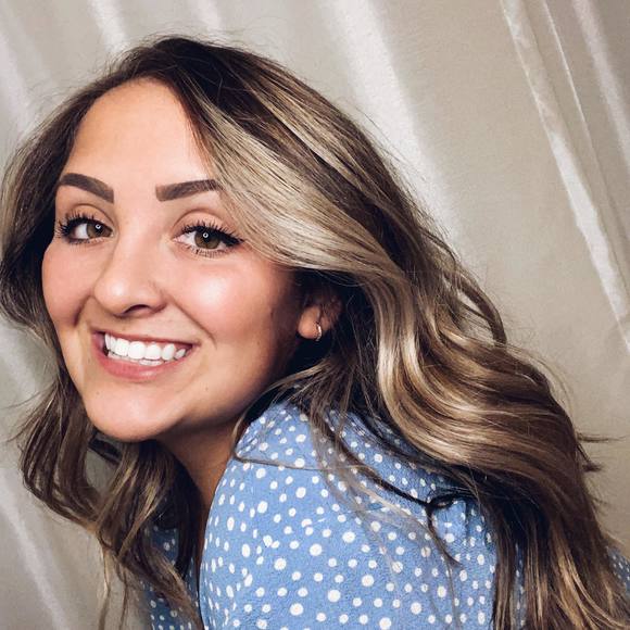 Profile Picture of Lauren Reidinger (@laurenreidinger) on Poshmark