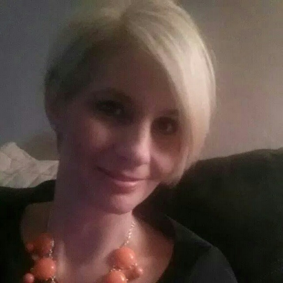 Profile Picture of Julie Karcher (@dupontblondie) on Poshmark