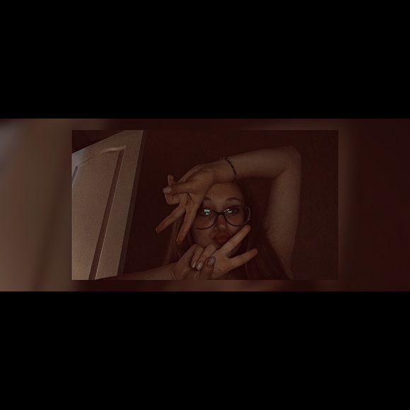 Profile Picture of Destiny Bevill (@darkelfwin) on Poshmark