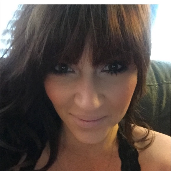 Profile Picture of Maurine Scott (@mofloparker) on Poshmark