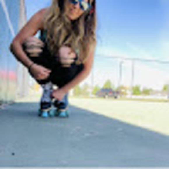 Profile Picture of Lori Duffield (@duffieldlori) on Poshmark