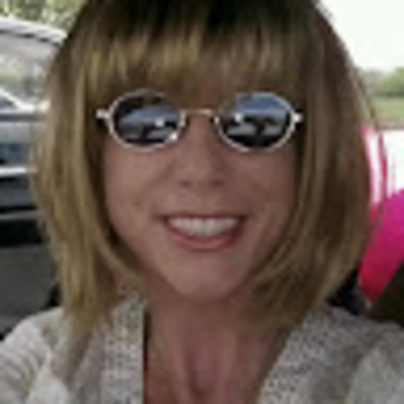 Profile Picture of Amanda Mcfarland (@amcfarland70) on Poshmark