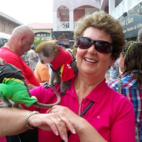 Mary Barraclough - Poshmark Profile Picture of Mary Barraclough (@mjbear54) on Poshmark