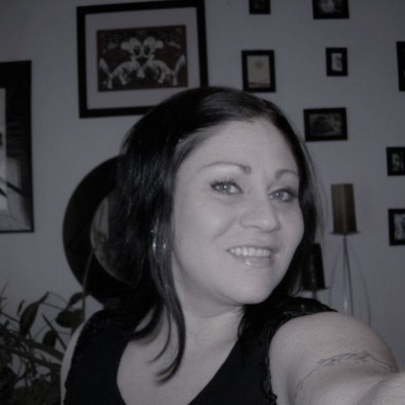 Profile Picture of Shawna West (@shawna720) on Poshmark