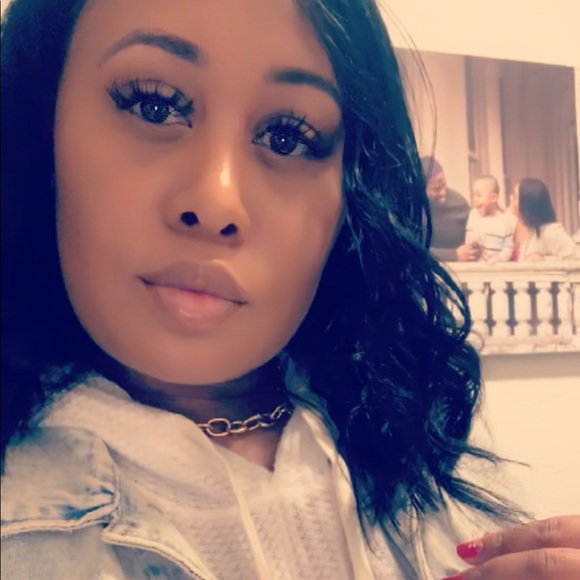 Profile Picture of Kiara Johnson (@kiaraaa_j) on Poshmark