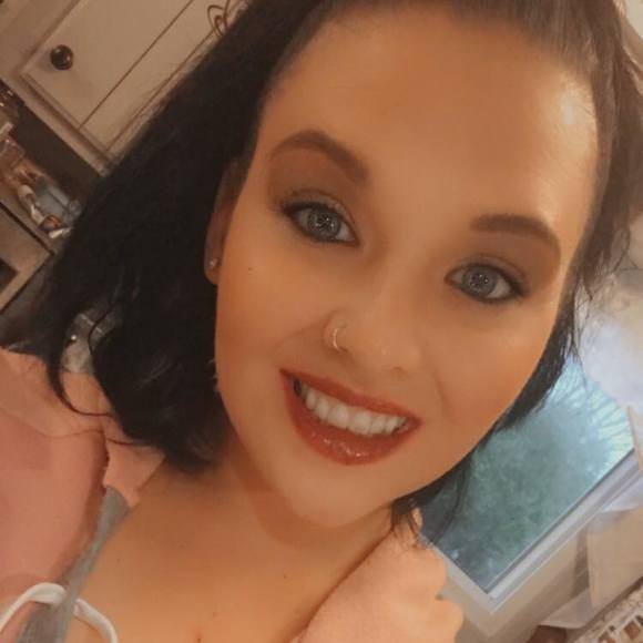 Profile Picture of Nikki Panneitz (@nikkirobb68) on Poshmark