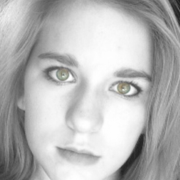 Natalie Skillington - Poshmark Profile Picture of Natalie Skillington (@skillington7) on Poshmark