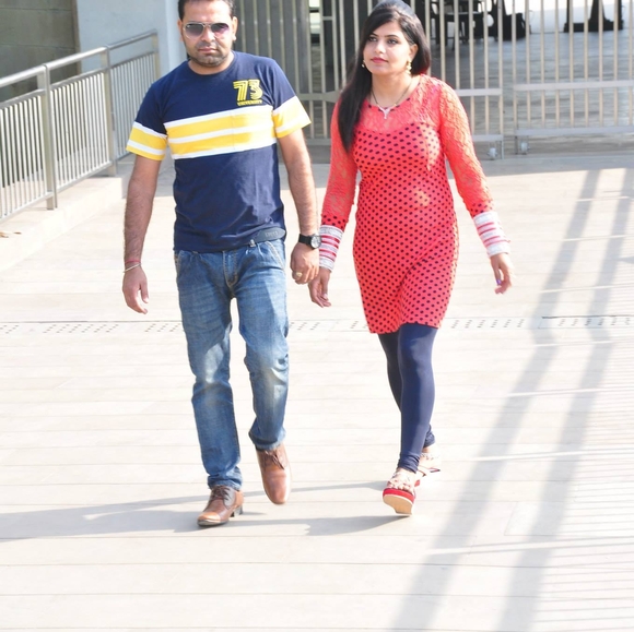 Profile Picture of Renu Arora (@ahujar20) on Poshmark