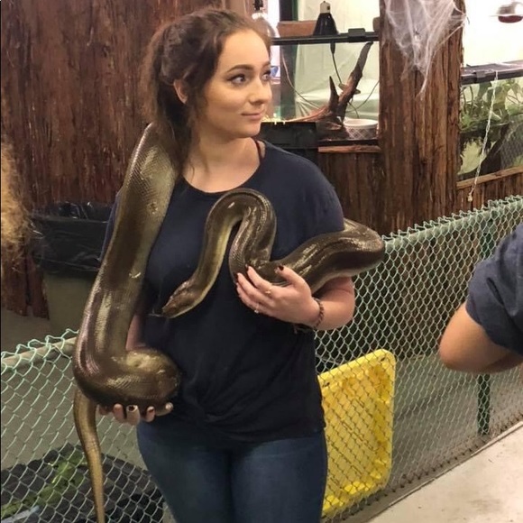 Profile Picture of Erica Hoey (@pinkeyecandy) on Poshmark