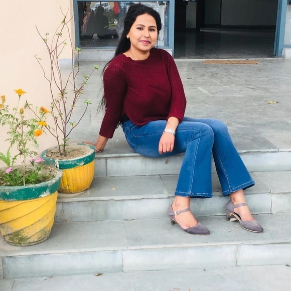 Profile Picture of Poonam Lalotra (@poonam_lalotra) on Poshmark