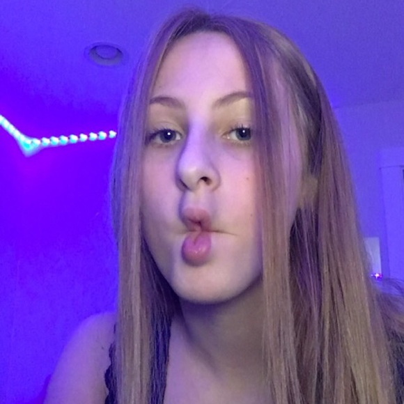 Profile Picture of Leah Belkin (@leahbelkin) on Poshmark