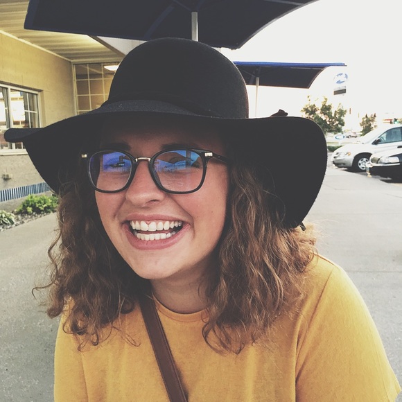 Profile Picture of Kenna Fournier (@kennafournier) on Poshmark