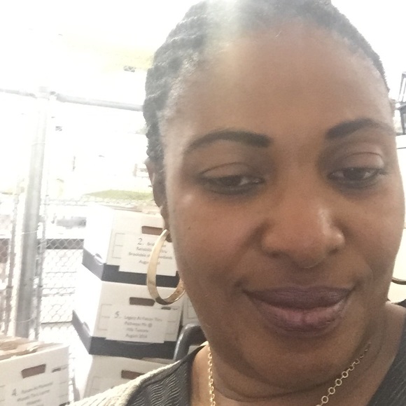 Profile Picture of Janet Peters (@janetp4765) on Poshmark