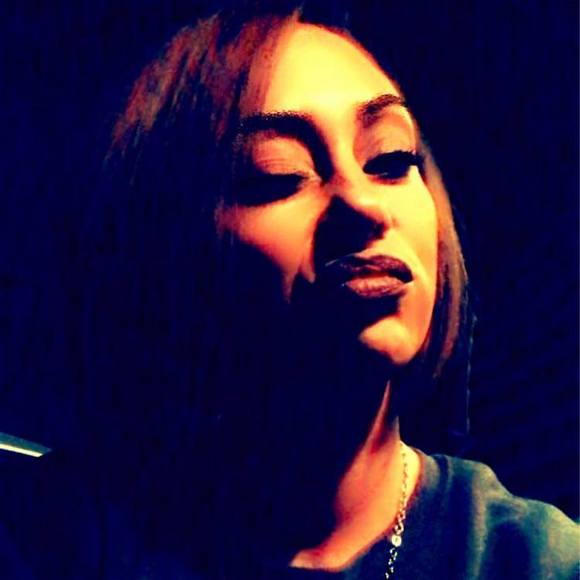 Profile Picture of Ashley Hutzell (@ashleyhutzell84) on Poshmark