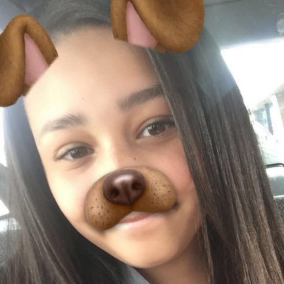 Profile Picture of Amira Andrews (@amira_andrews) on Poshmark