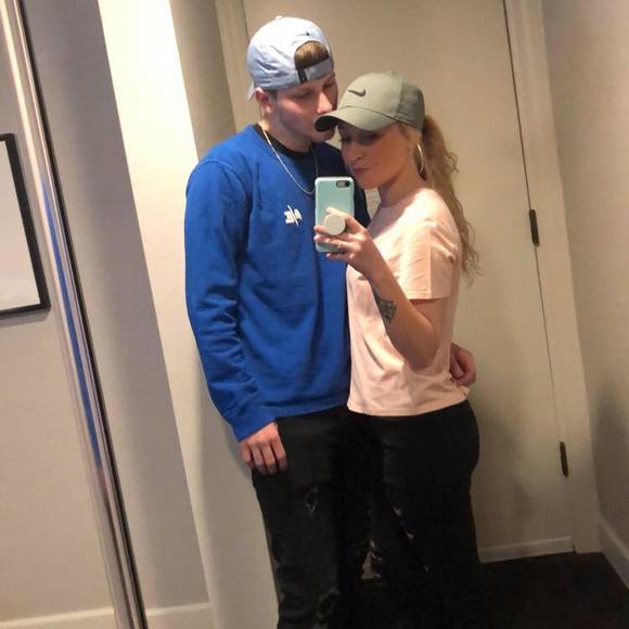 Profile Picture of Hayden Davis (@hldavis0060) on Poshmark