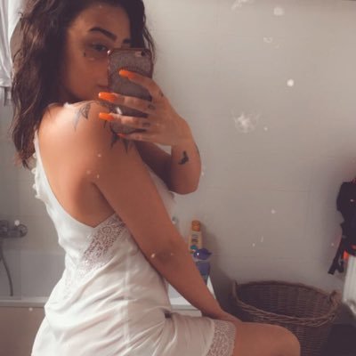 Profile Picture of Mina (@Ameliamina01) on Twitter