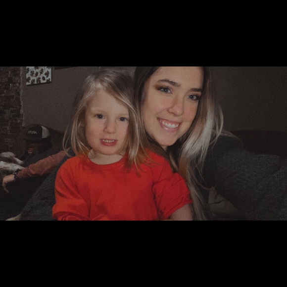 Profile Picture of Bailey Purvis (@bgrose18) on Poshmark