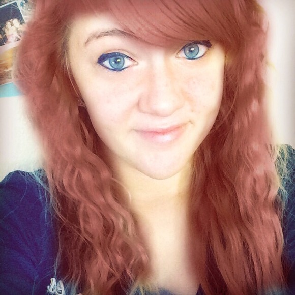 Profile Picture of Liz Coder (@liz_coder) on Poshmark