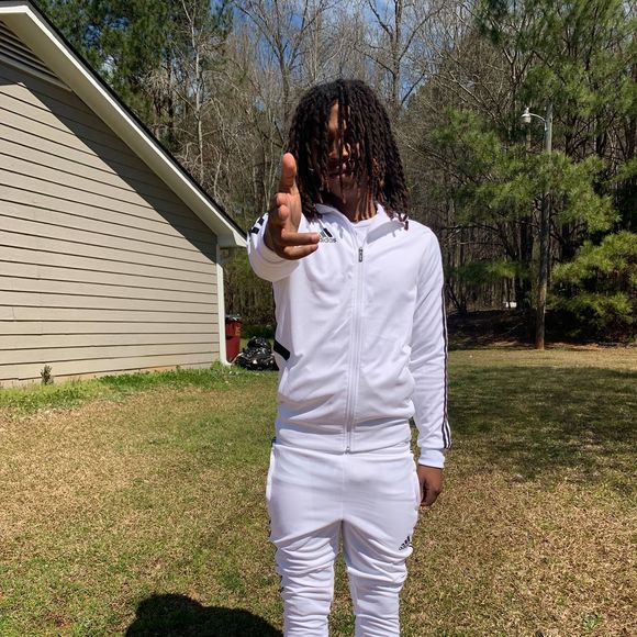 Profile Picture of Shun Muckle (@shunmuckle) on Poshmark