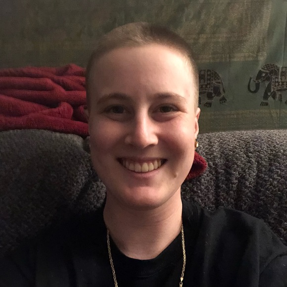 Profile Picture of Akoda Claymont (@april_tilmant) on Poshmark