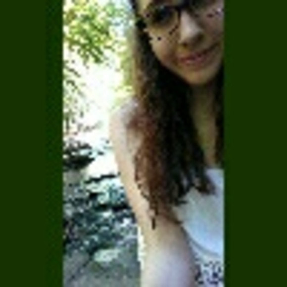 Profile Picture of Kirsten Eveler (@kaeveler) on Poshmark