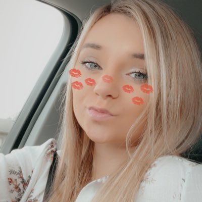 Profile Picture of Cynthia Kay 🌻 (@csmith1318) on Twitter