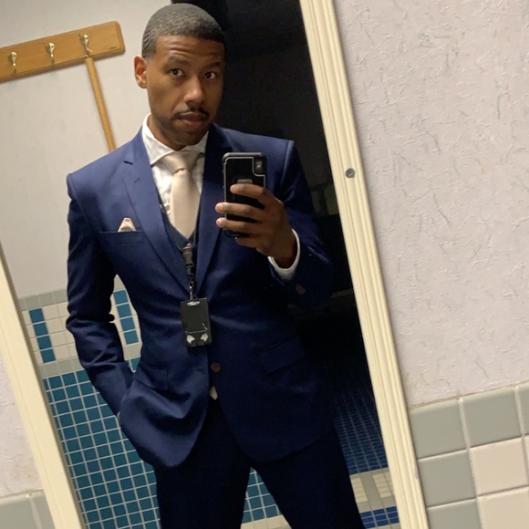 Profile Picture of Barrett Jones (@realkingbarrett) on Poshmark