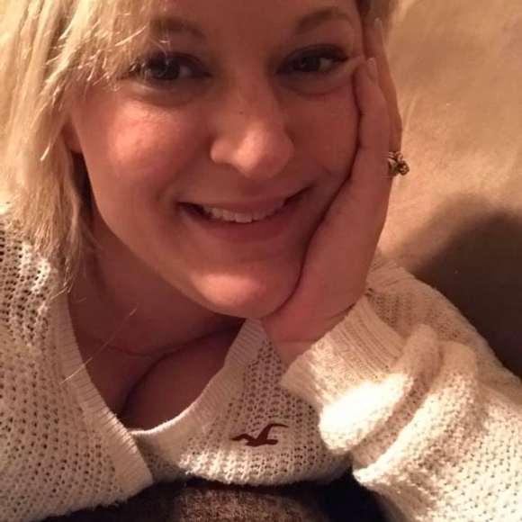 Profile Picture of Laura Gingry (@lgingry) on Poshmark