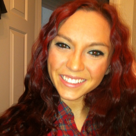 Profile Picture of Shannon Rison (@shannonrison) on Poshmark