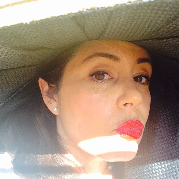 Profile Picture of Jodi Simon (@reddahlia) on Poshmark