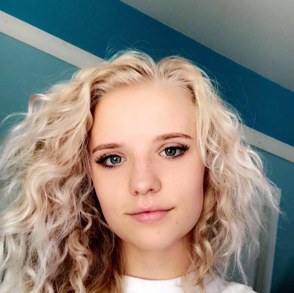 Profile Picture of Kendall Bosen (@kendallbosen) on Poshmark