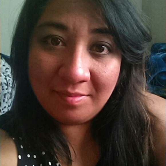 Profile Picture of Rochelle Leetch (@rl52511) on Poshmark